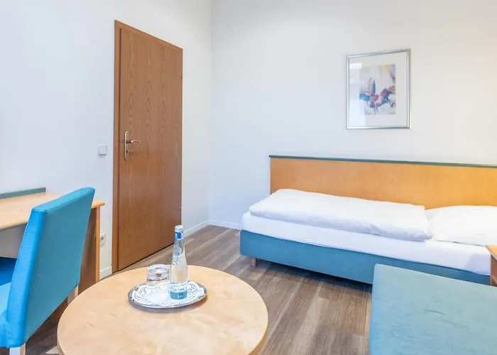 ツア クローネ 3*